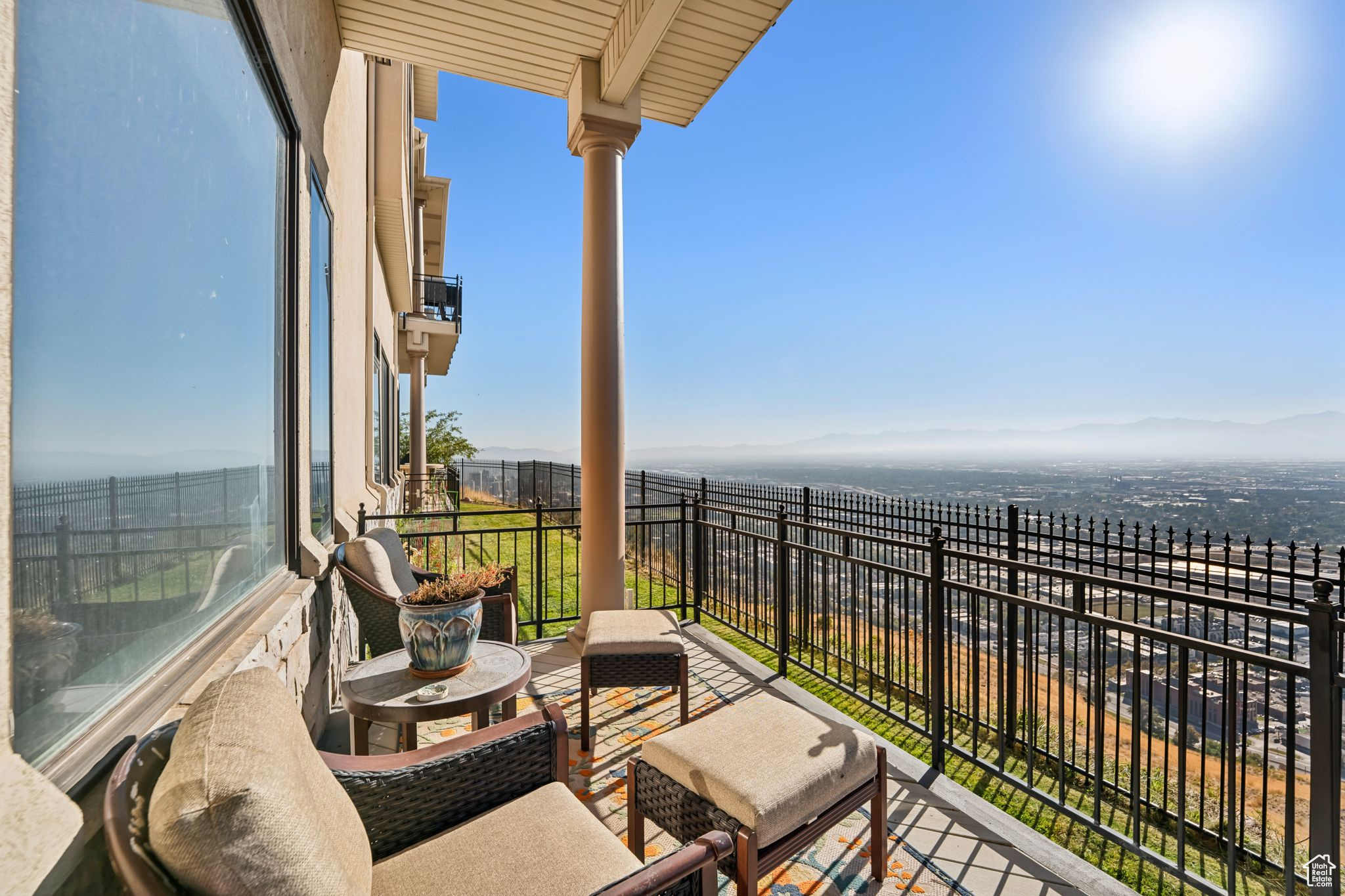 DORCHESTER POINTE - Residential