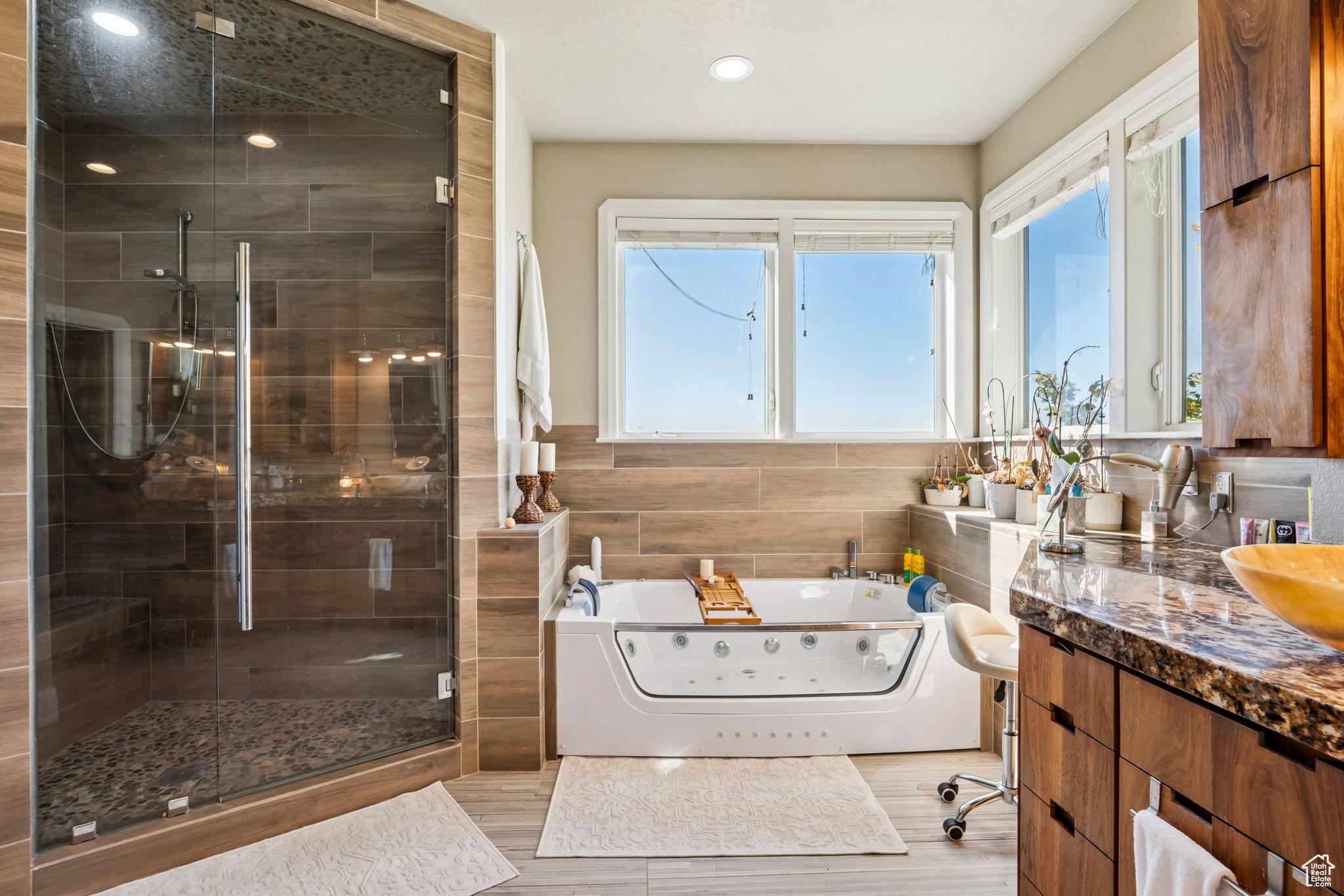DORCHESTER POINTE - Residential