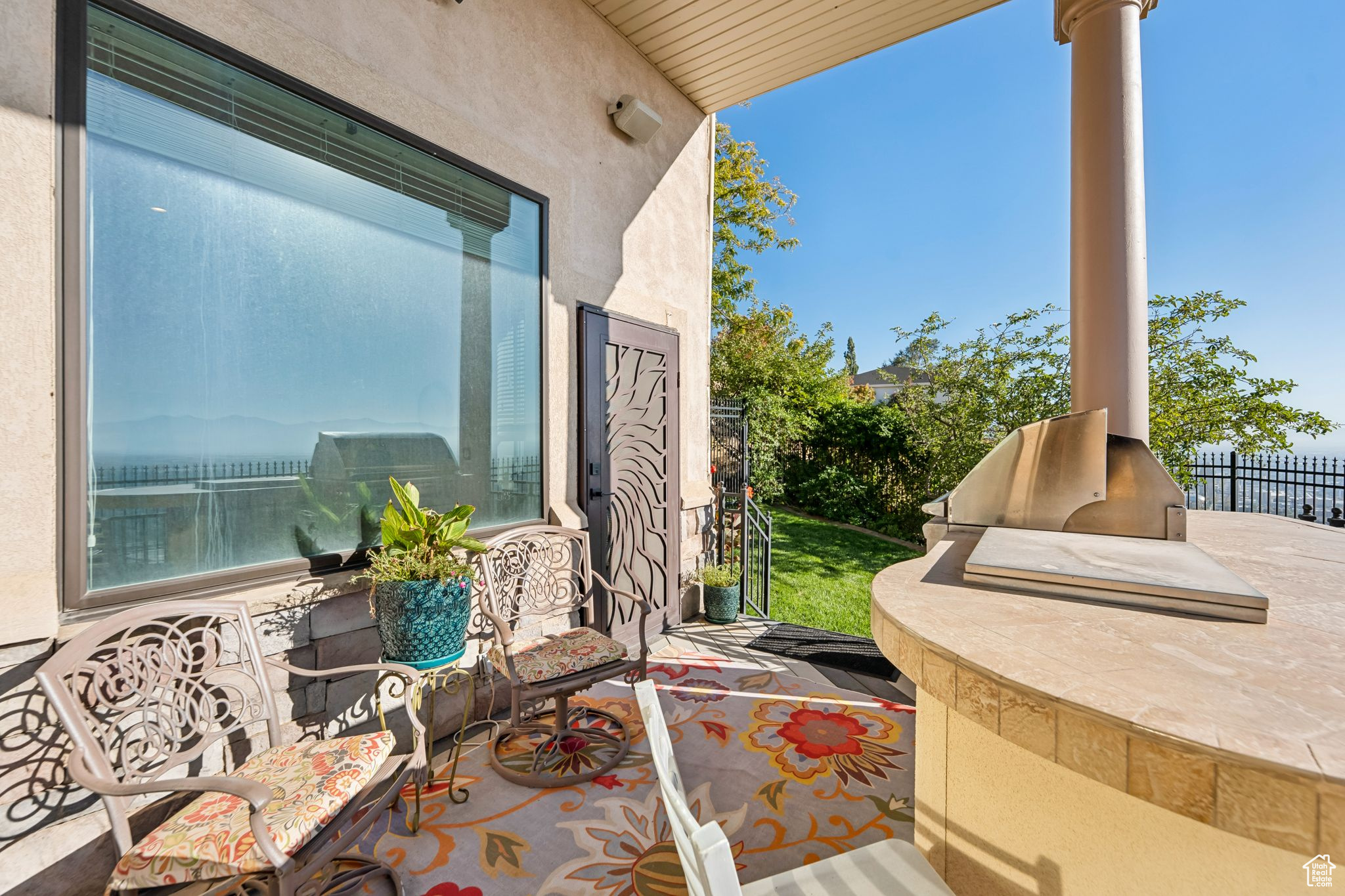DORCHESTER POINTE - Residential