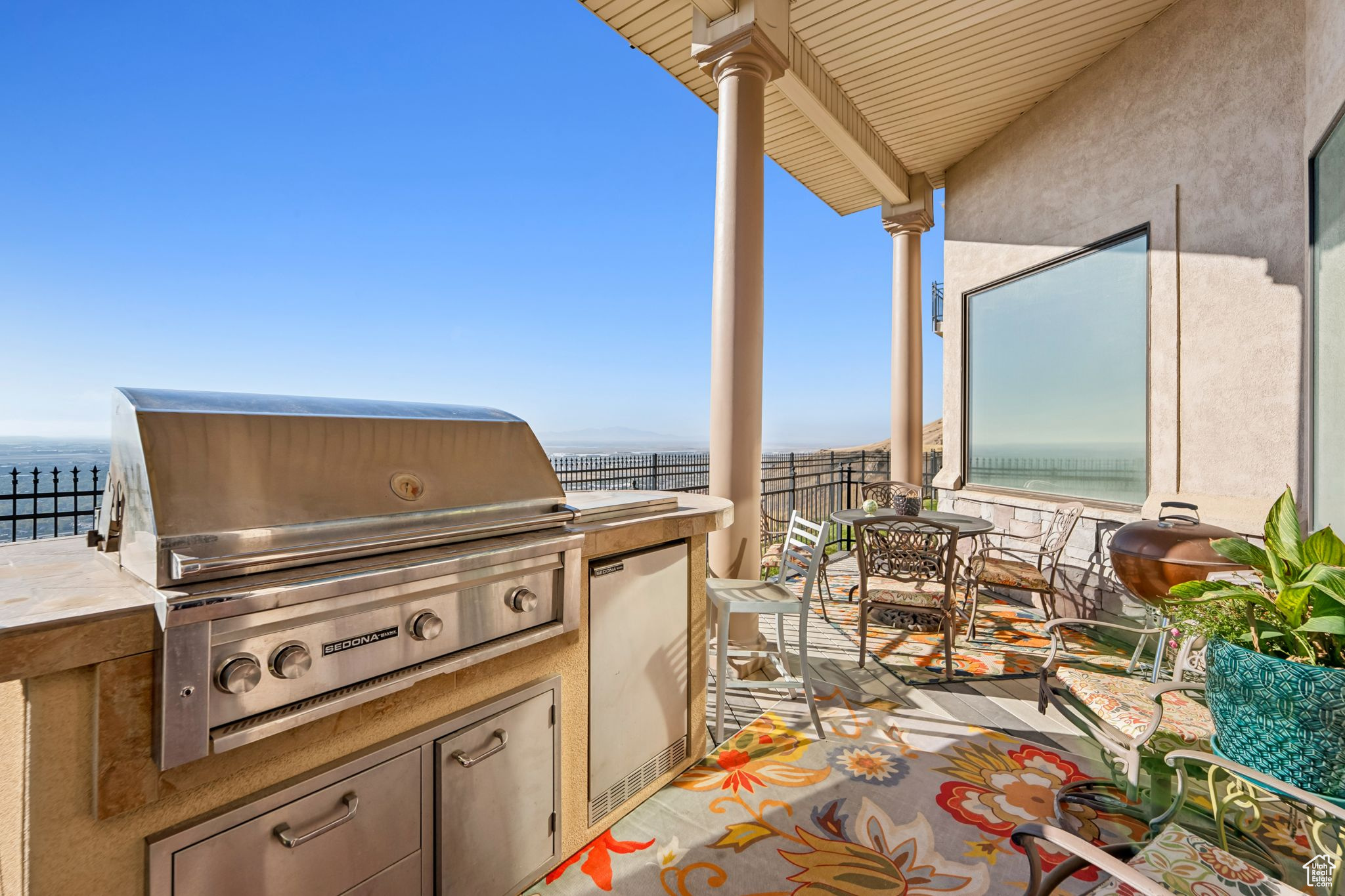 DORCHESTER POINTE - Residential