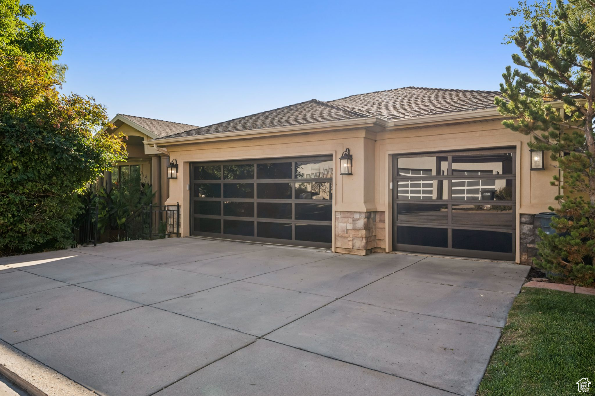 DORCHESTER POINTE - Residential
