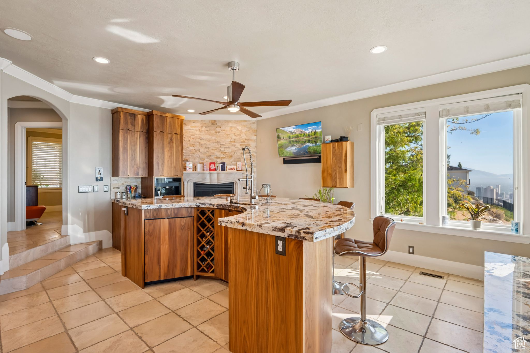 DORCHESTER POINTE - Residential