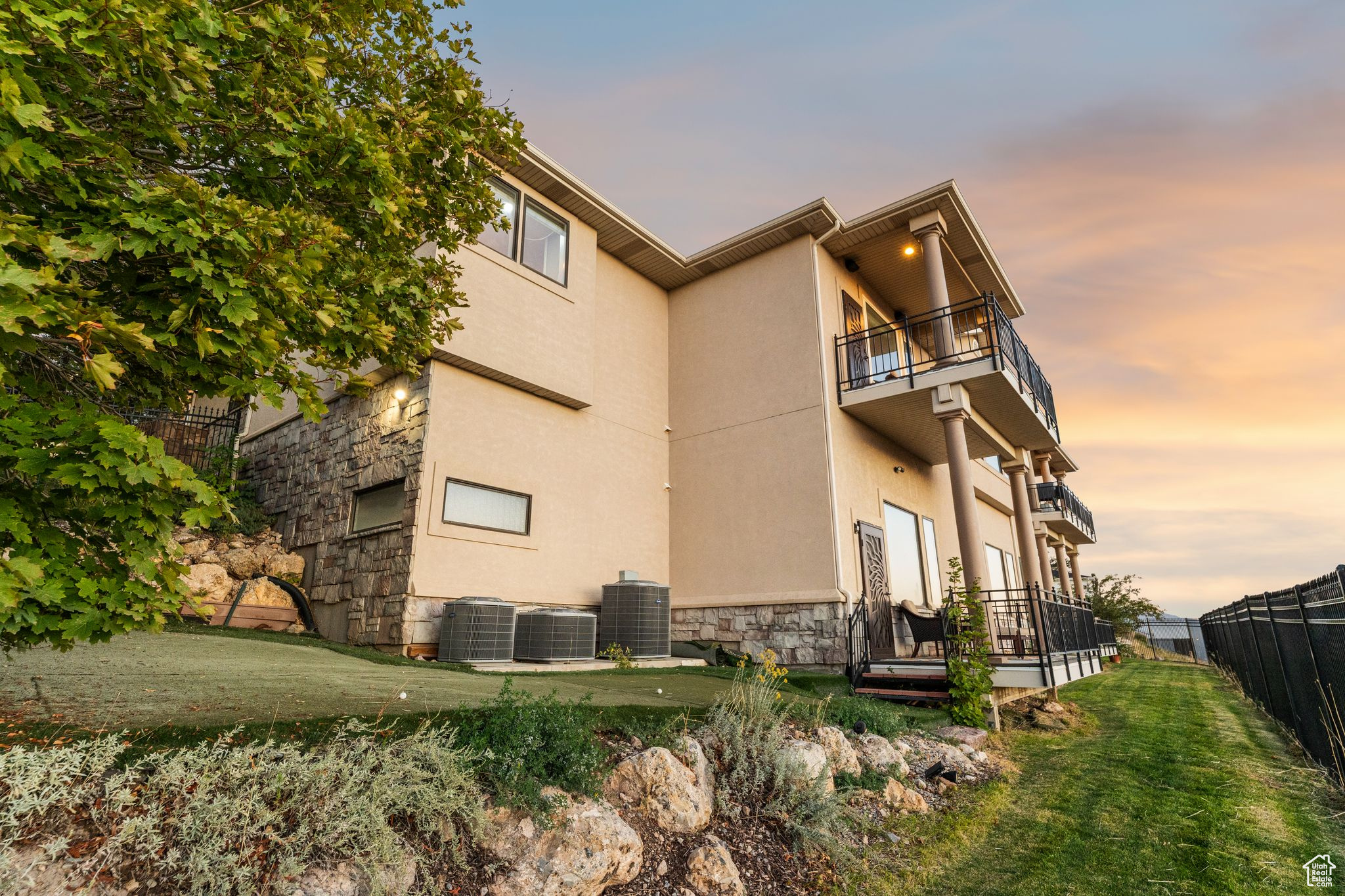 DORCHESTER POINTE - Residential