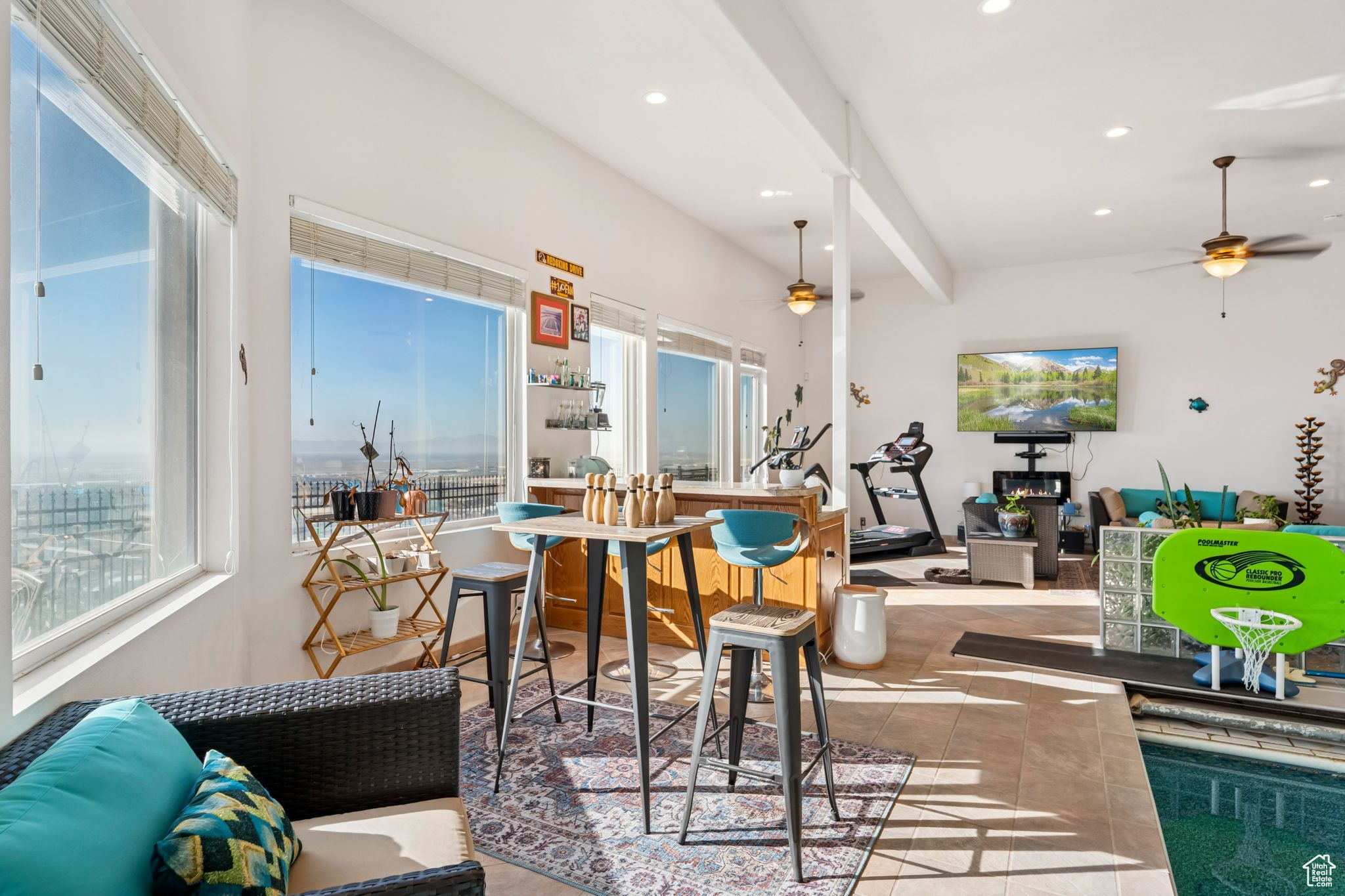 DORCHESTER POINTE - Residential