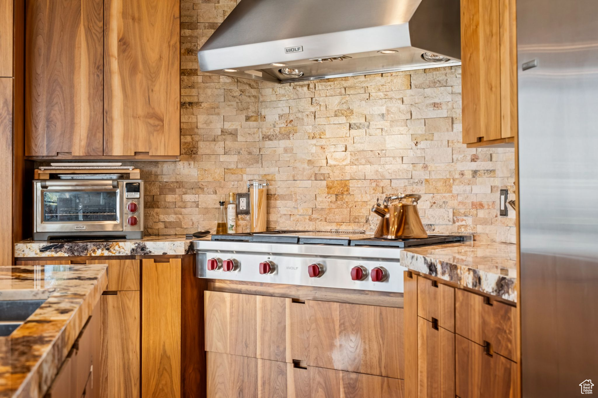 DORCHESTER POINTE - Residential