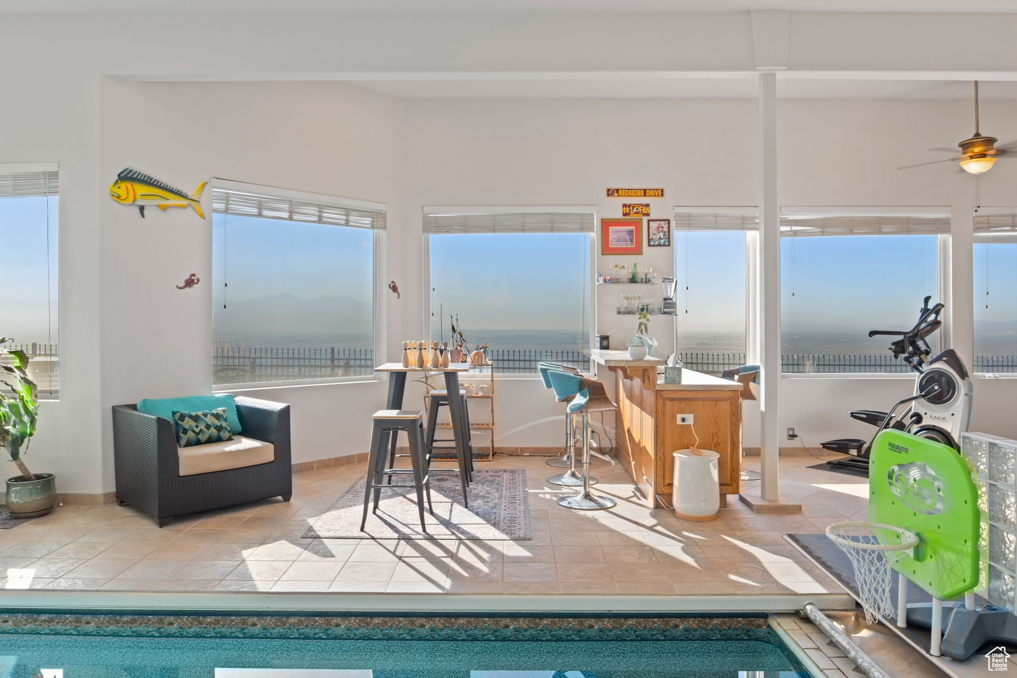 DORCHESTER POINTE - Residential