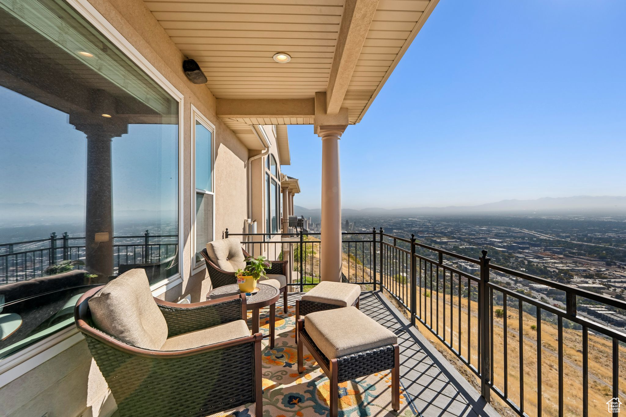 DORCHESTER POINTE - Residential