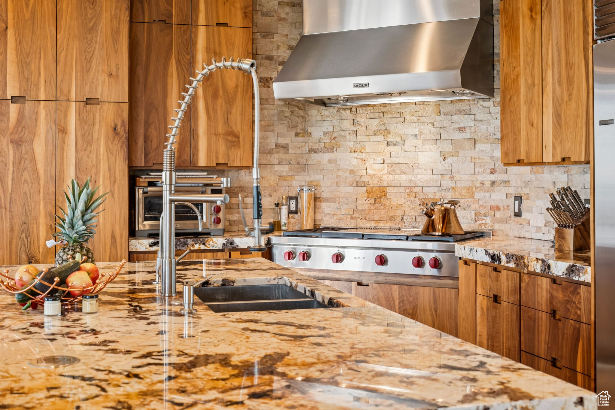 DORCHESTER POINTE - Residential