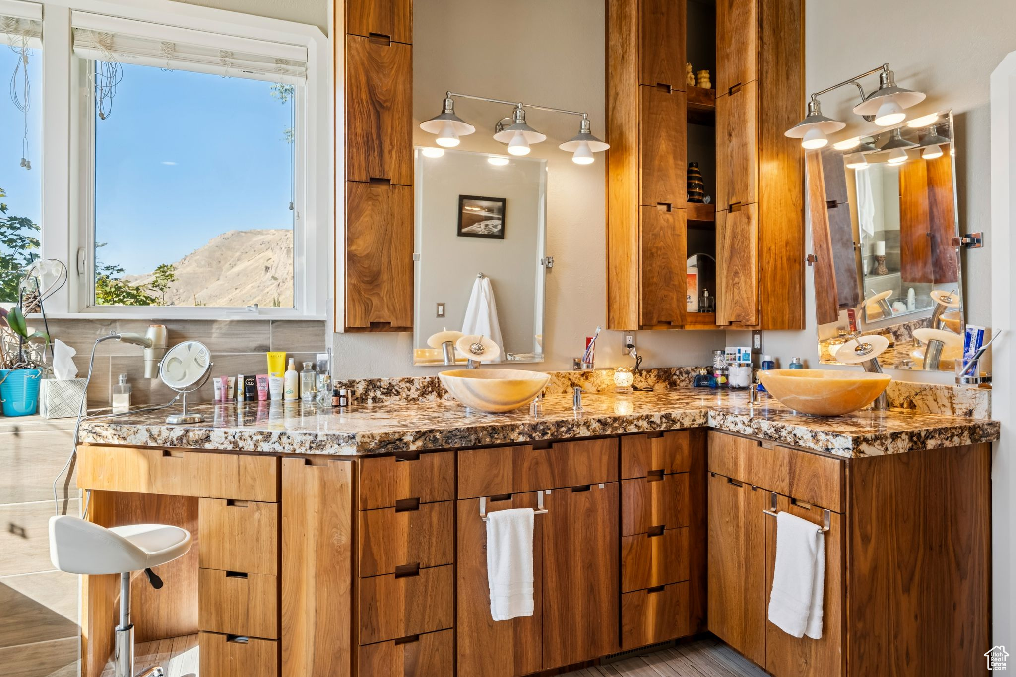 DORCHESTER POINTE - Residential