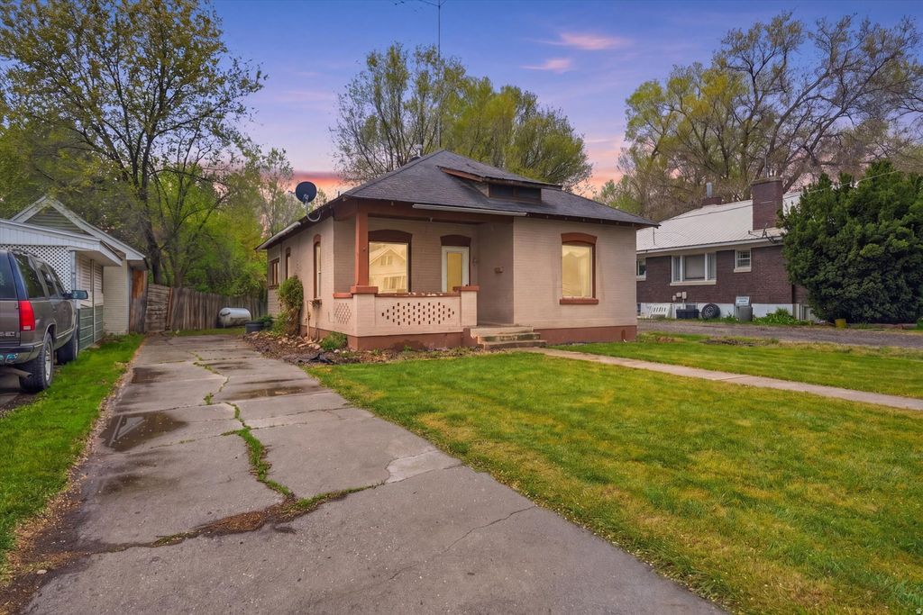 Photo of 137 BANNOCK ST, Malad City, ID 83252 (MLS # 2152747)