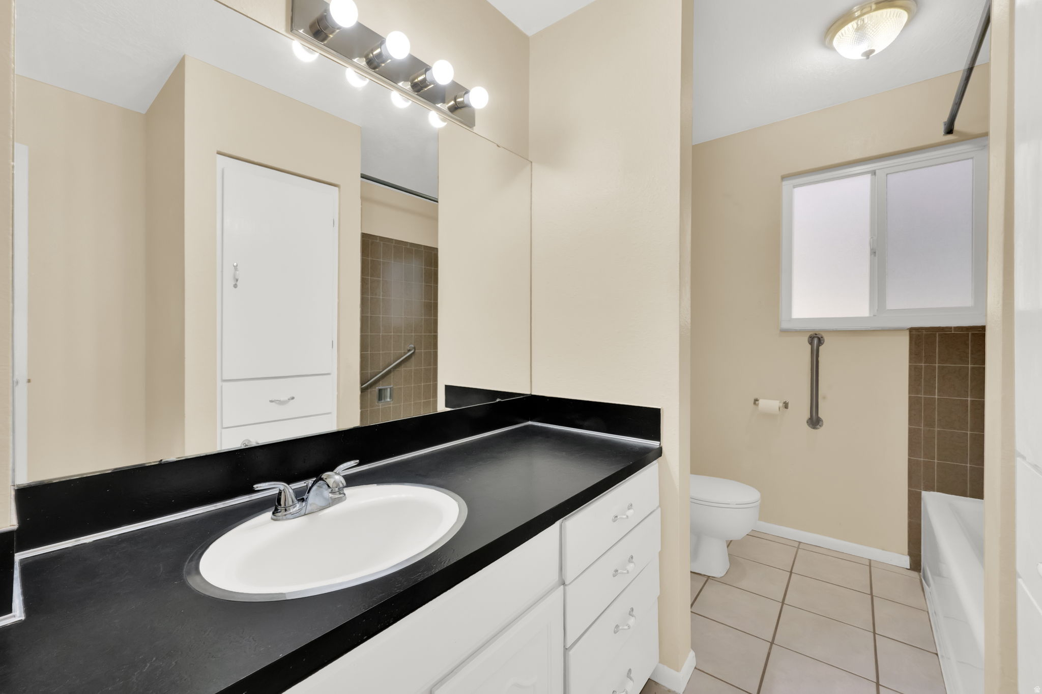 CLARMONT PLAZA - Residential