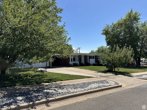 Tiny photo for 890 E BROOKSHIRE DR, Kaysville, UT 84037 (MLS # 2115286)