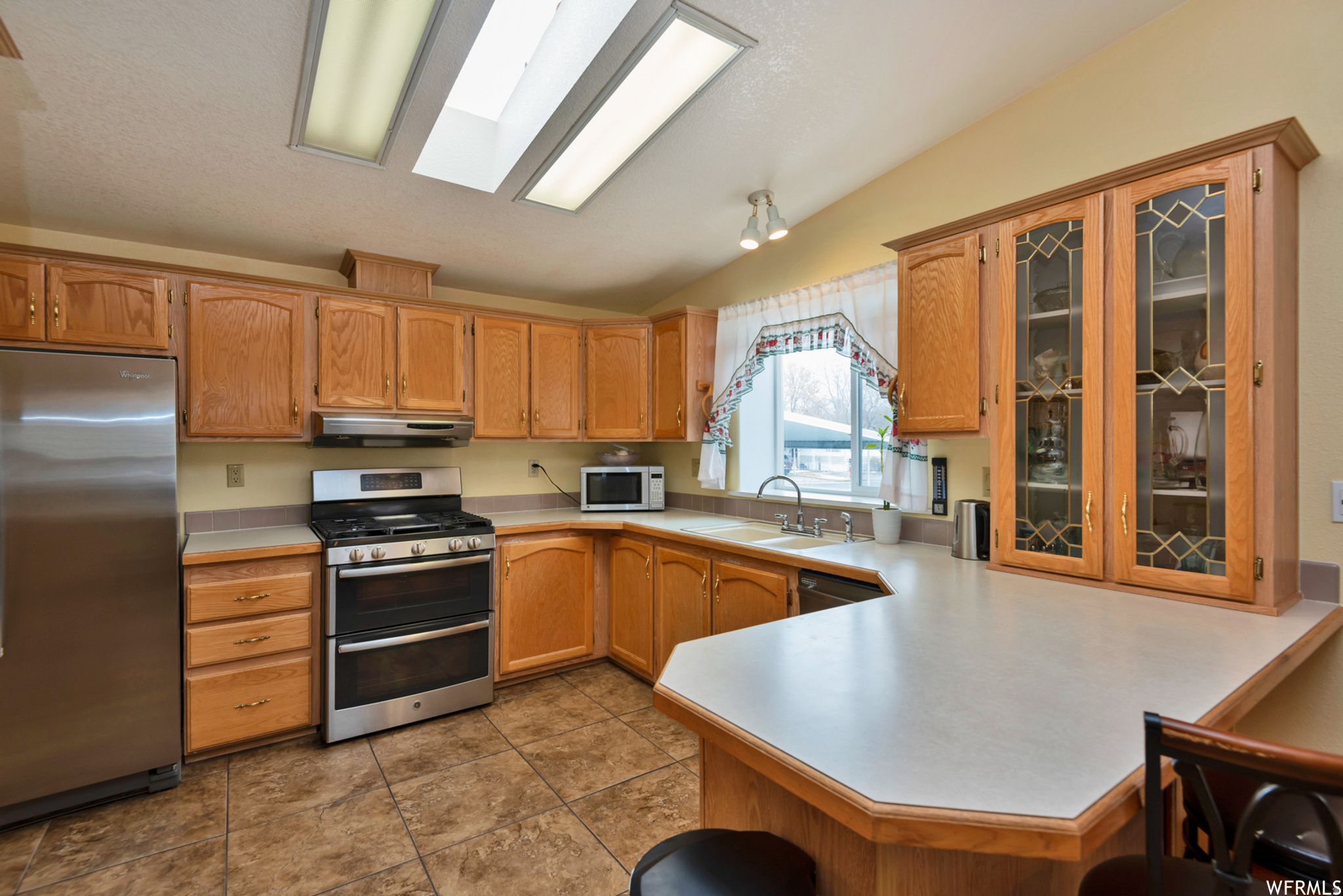 COUNTRY CLUB ESTATES - Residential