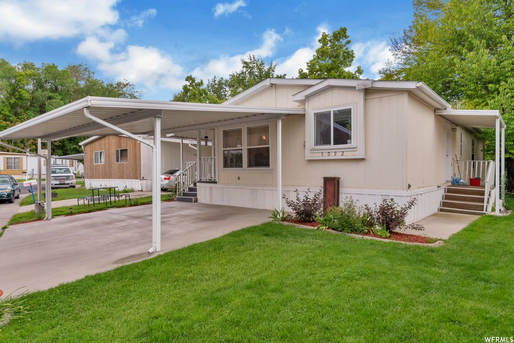 Photo of 5092 S EL SENDERO CIR E, Salt Lake City, UT 84117 (MLS # 2131088)