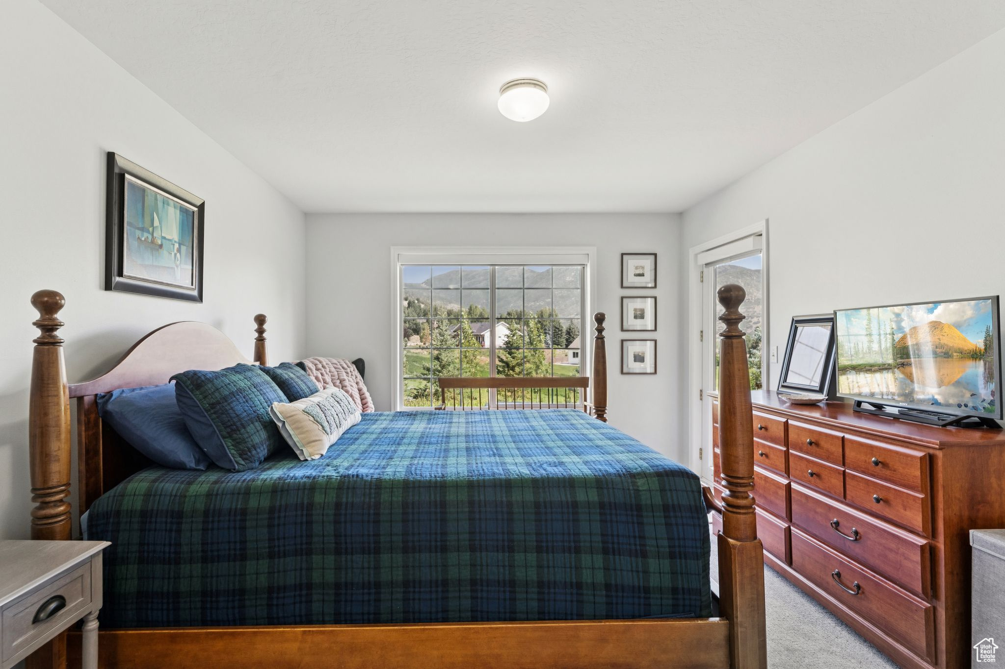 SWISS OAKS - Residential