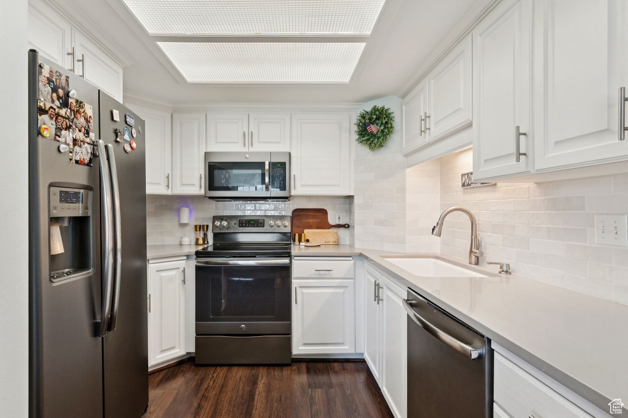 SWISS OAKS - Residential