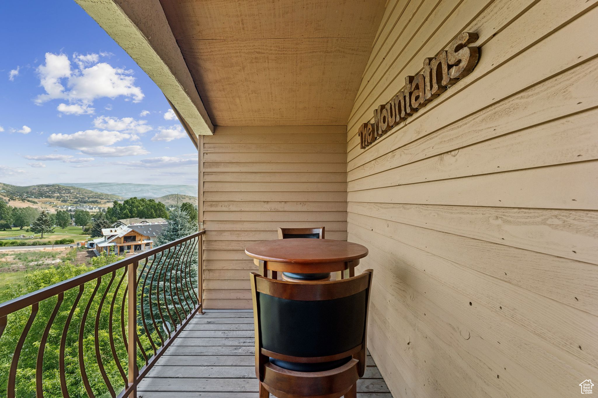 SWISS OAKS - Residential