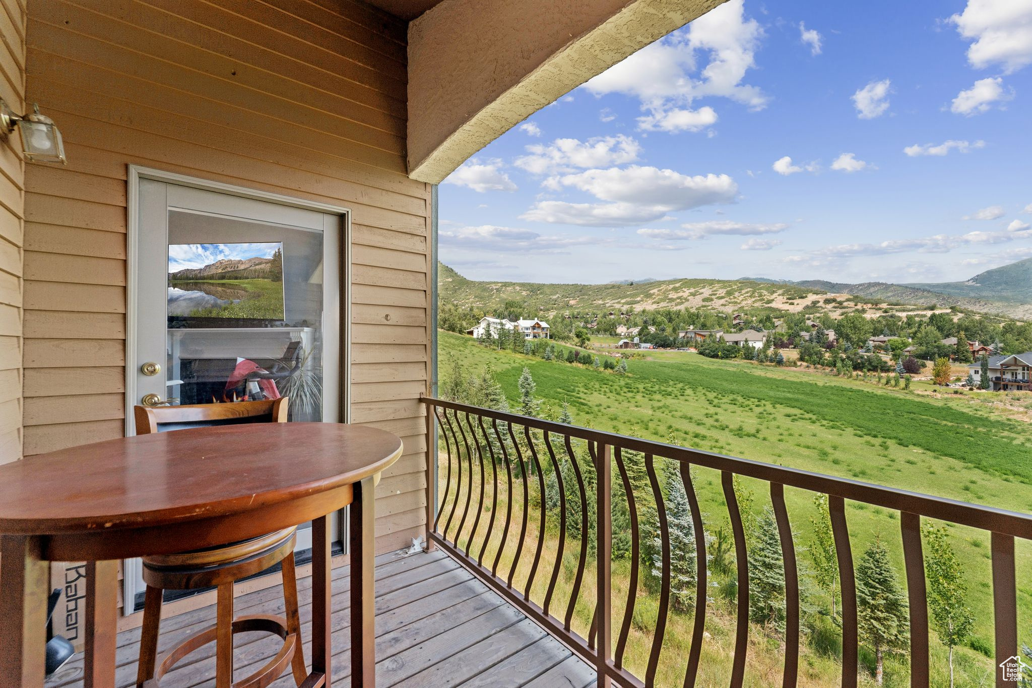 SWISS OAKS - Residential