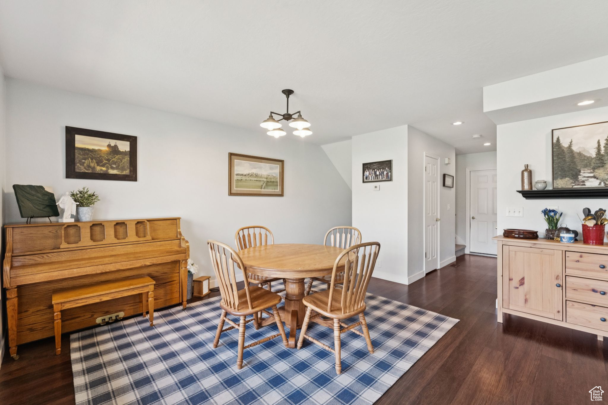 SWISS OAKS - Residential