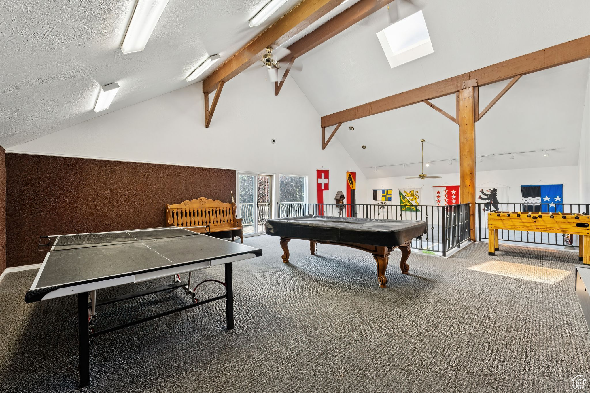 SWISS OAKS - Residential