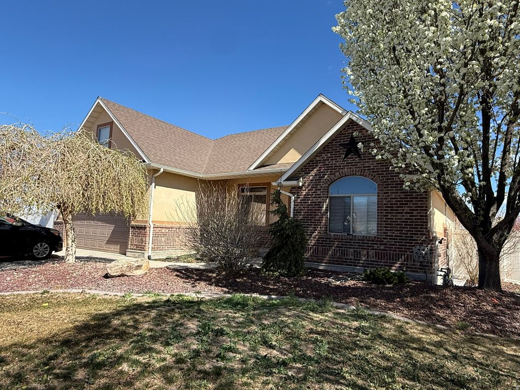 Photo of 531 S HALE ST, Grantsville, UT 84029 (MLS # 2145922)