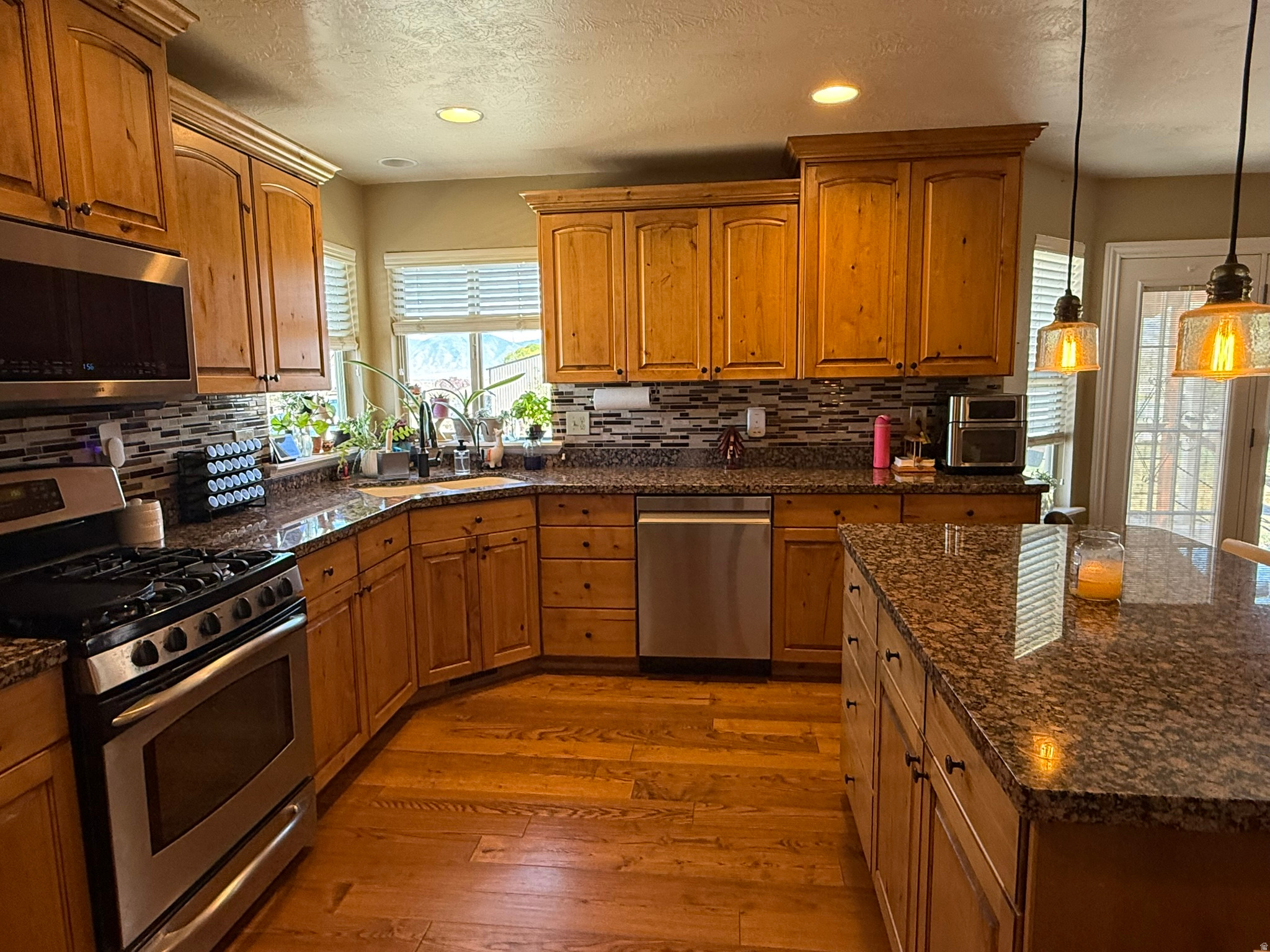 BLAKE MOUNTAIN VIEW - Residential