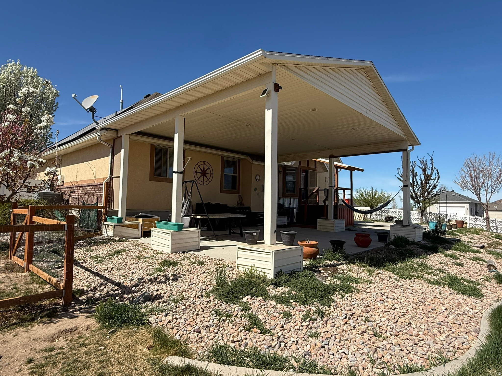 BLAKE MOUNTAIN VIEW - Residential