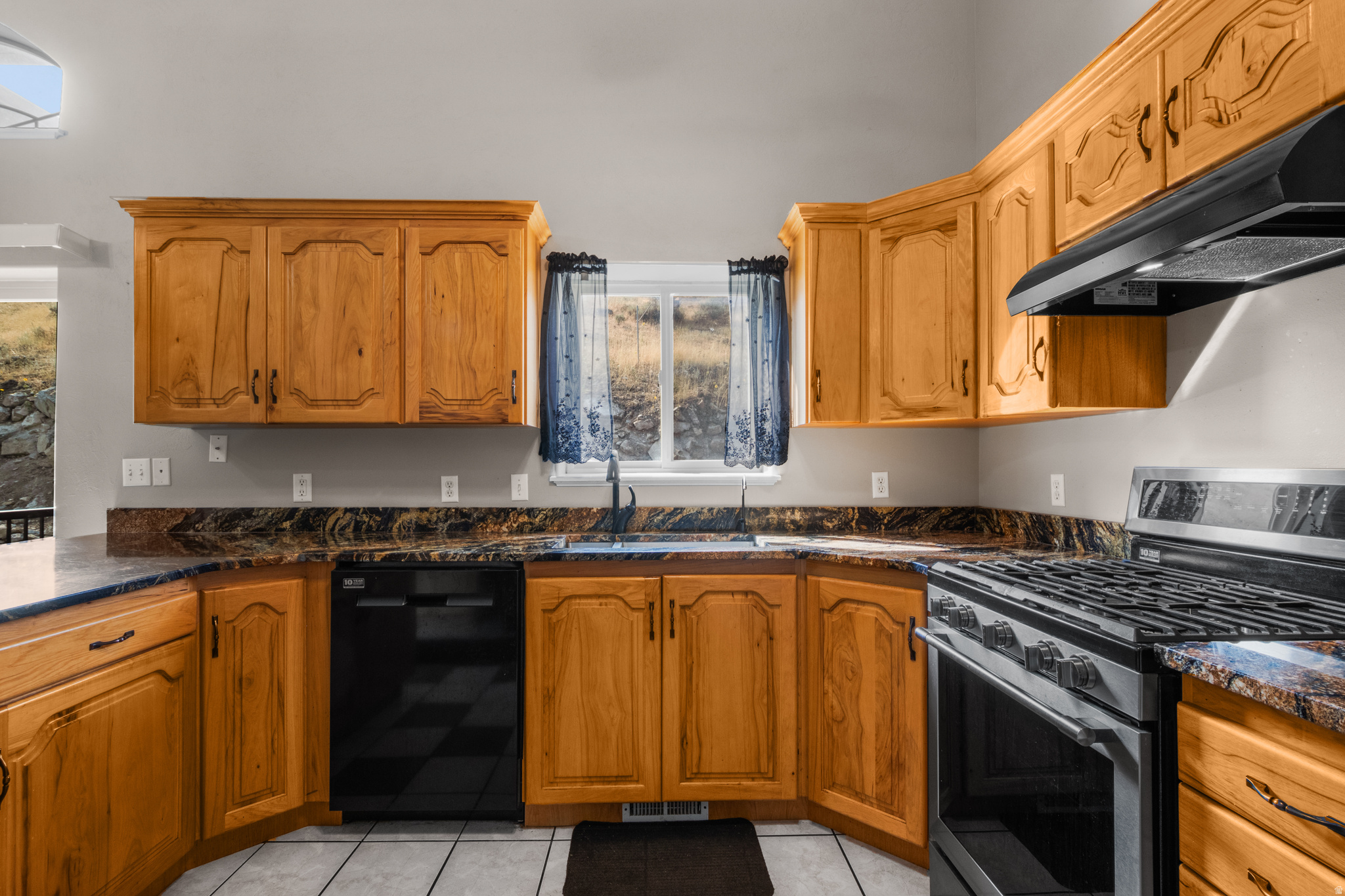 MARBLE HILL EST - Residential Lease