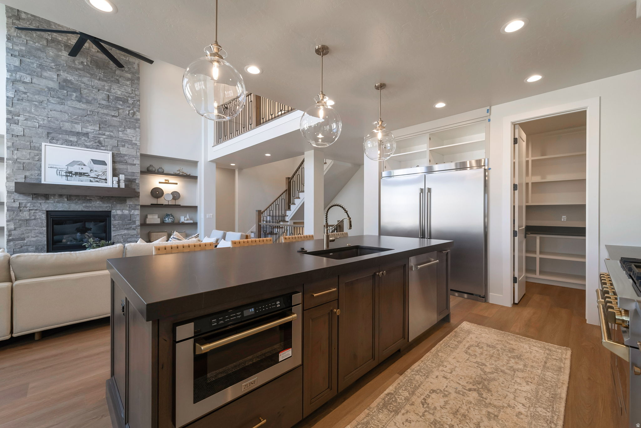 BEACON POINTE - Residential