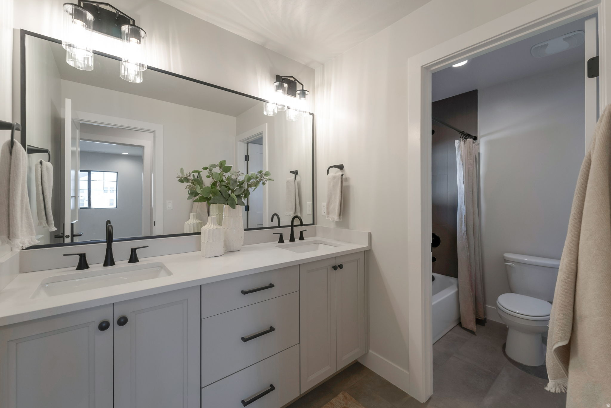 BEACON POINTE - Residential