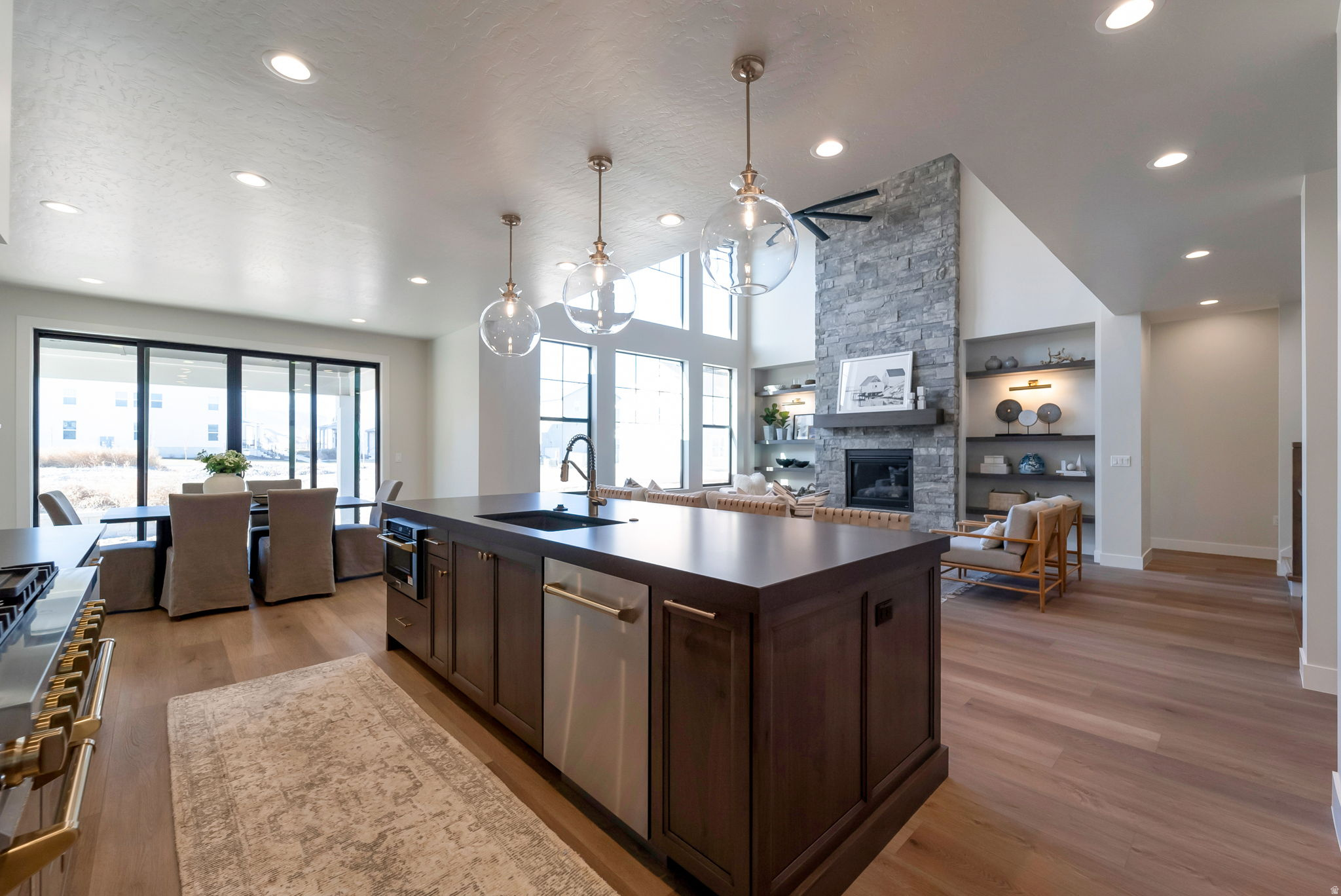 BEACON POINTE - Residential