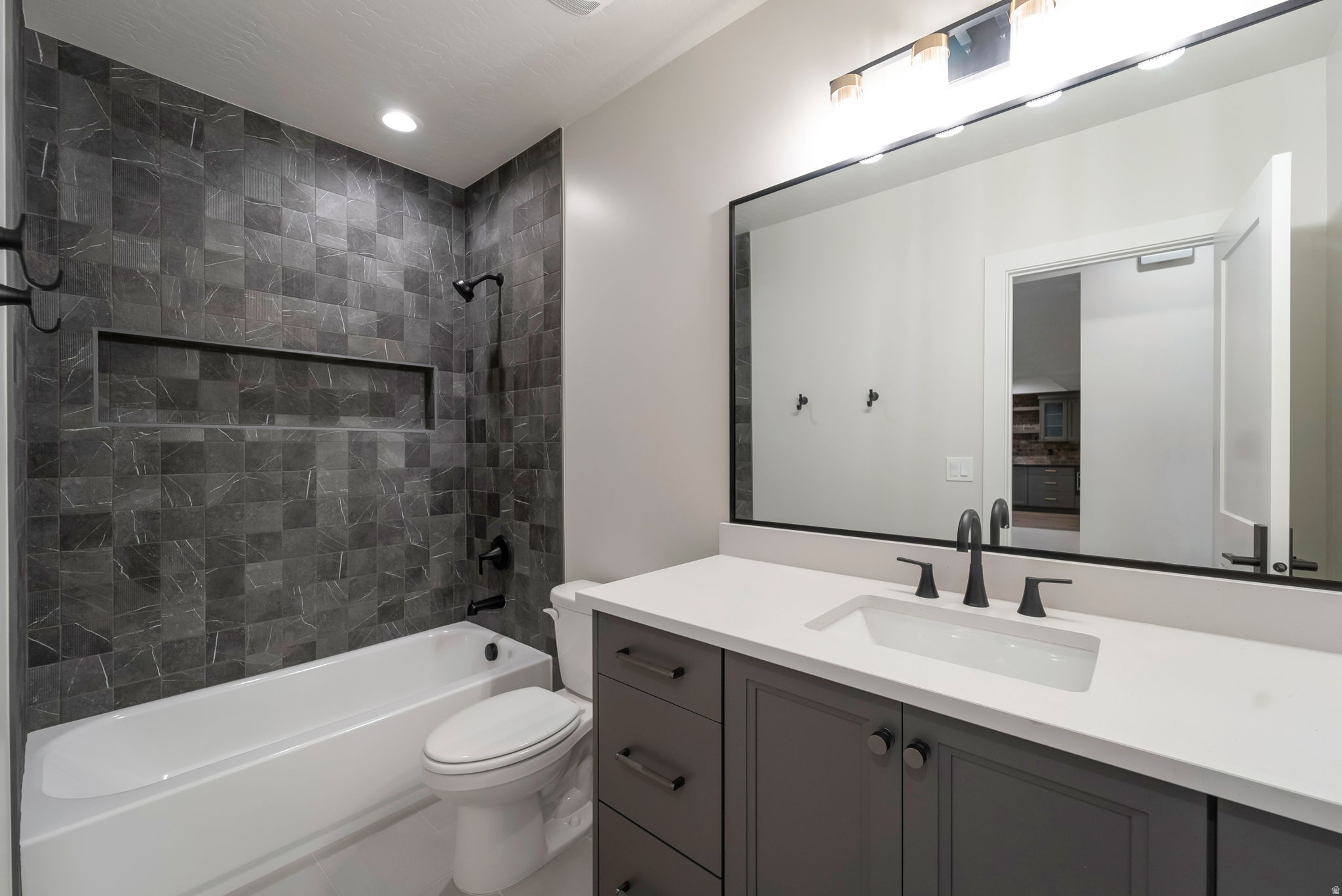 BEACON POINTE - Residential