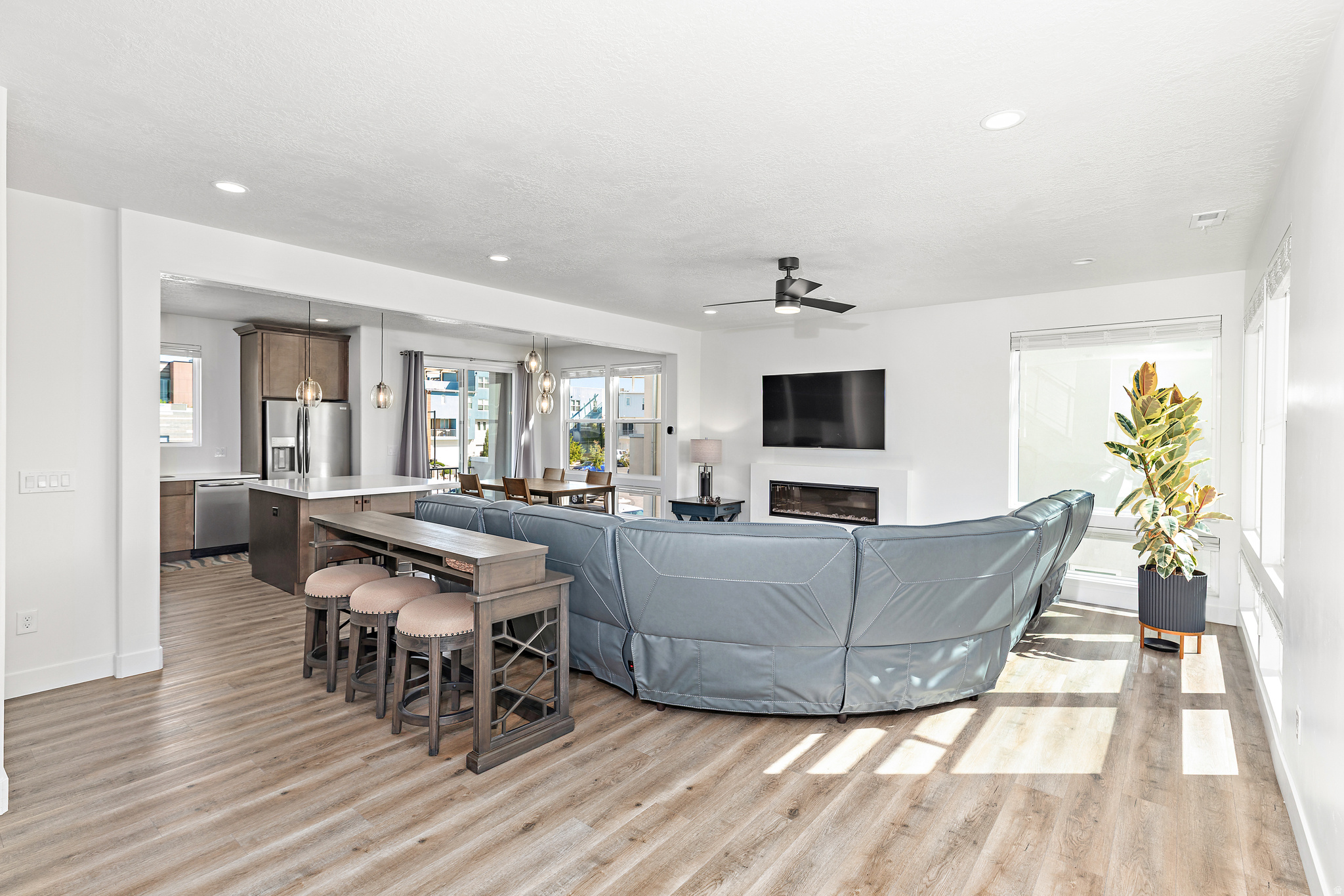 DAYBREAK - Residential