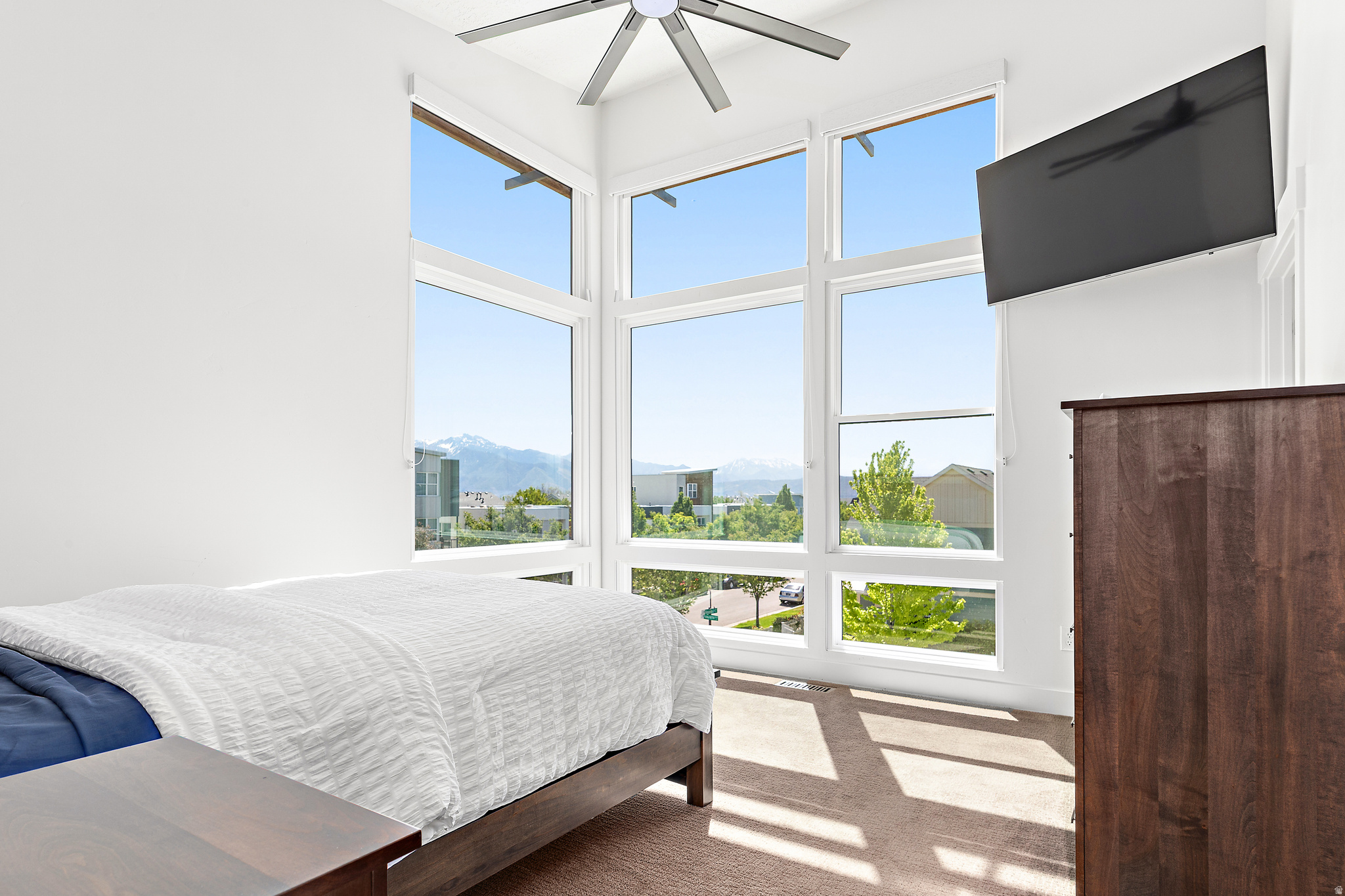 DAYBREAK - Residential