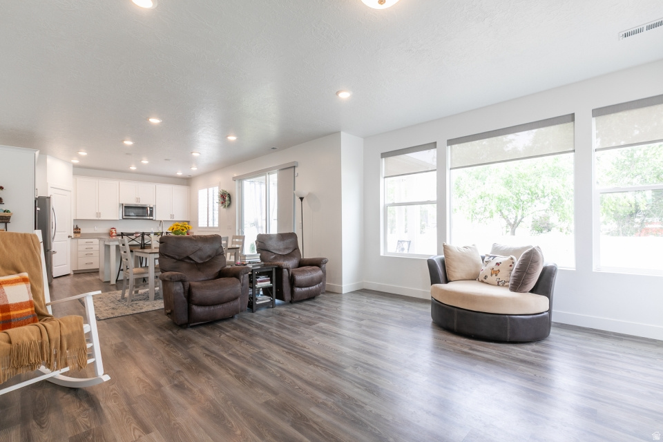 SHORELINE WEST - Residential