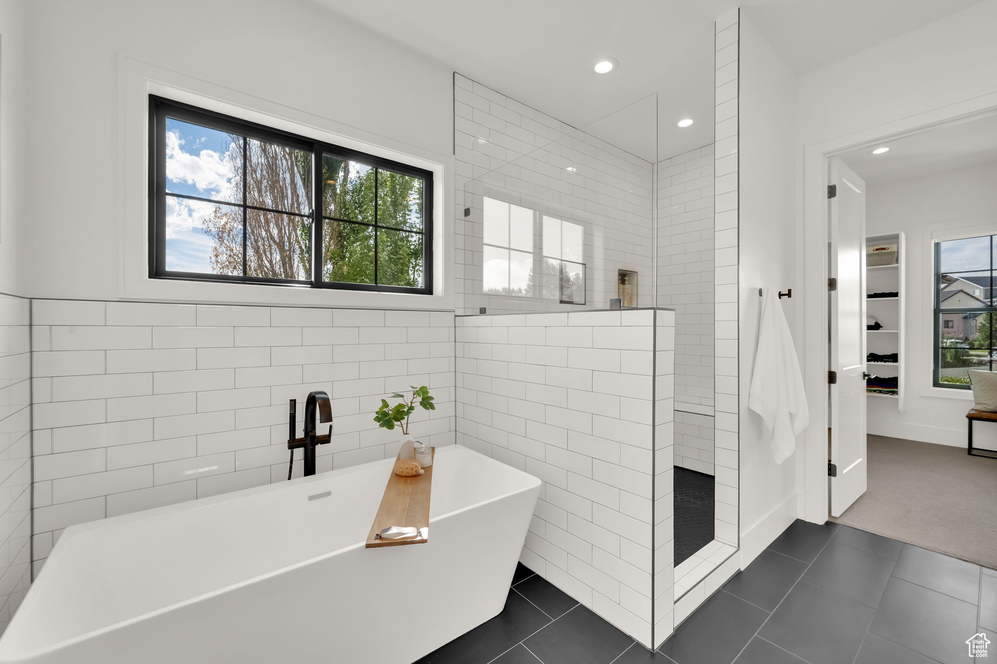 LAKEVIEW FARMS - Residential