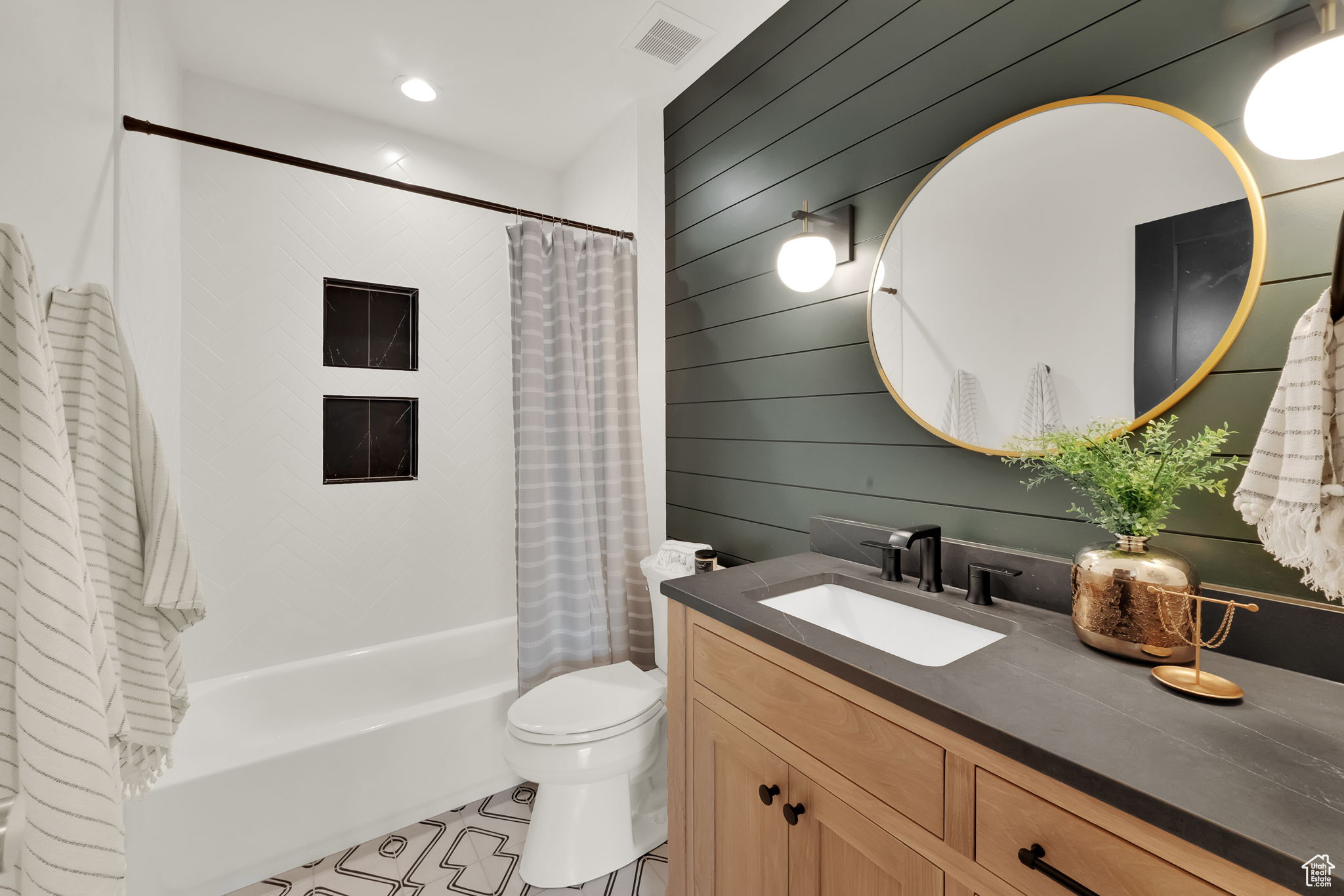 LAKEVIEW FARMS - Residential