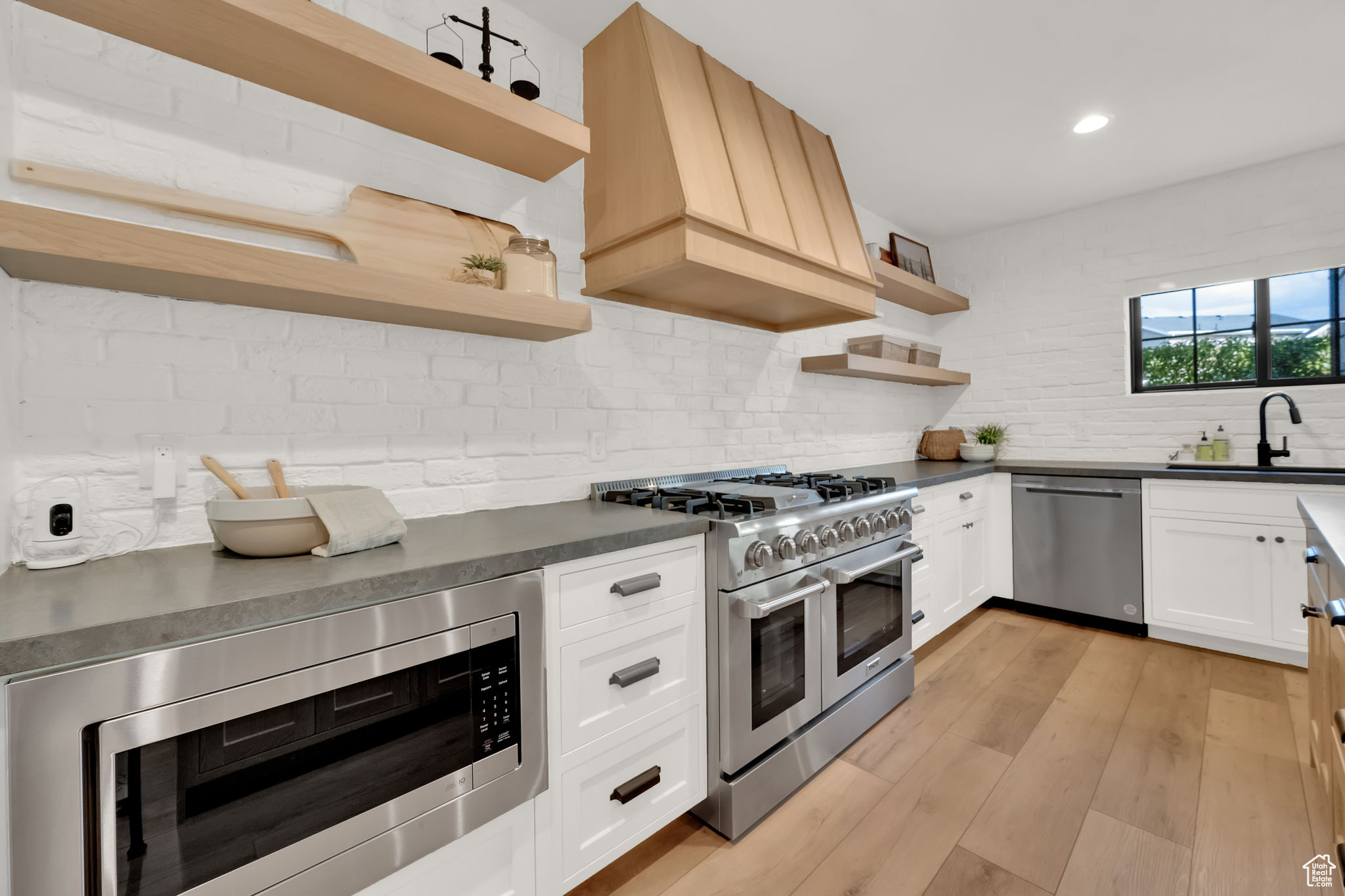 LAKEVIEW FARMS - Residential