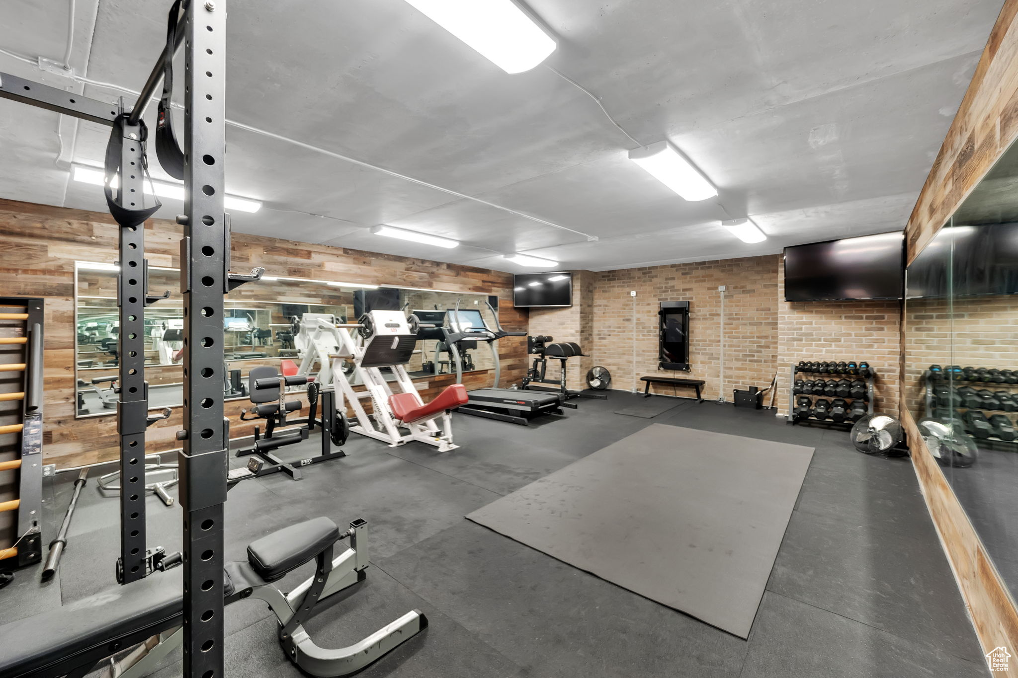 LAKEVIEW FARMS - Residential