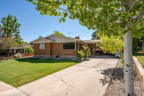 Homes For Sale - 437 Circleway Dr<br/> Cedar City, UT 84720