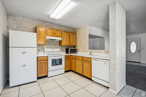 Tiny photo for 2034 N 2095 W, Clinton, UT 84015 (MLS # 2118432)