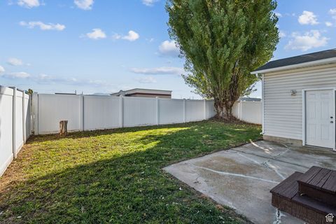 Tiny photo for 2034 N 2095 W, Clinton, UT 84015 (MLS # 2118432)