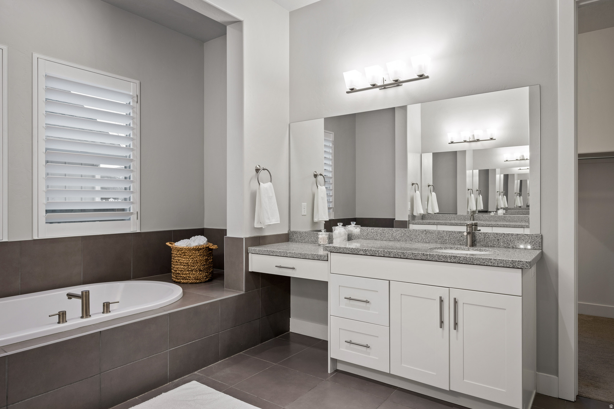 SILVER CREEK ESTATES - Residential