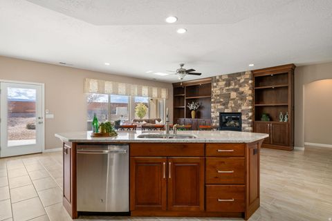 Tiny photo for 1427 W GRAPEVINE DR, Saint George, UT 84790 (MLS # 2139653)