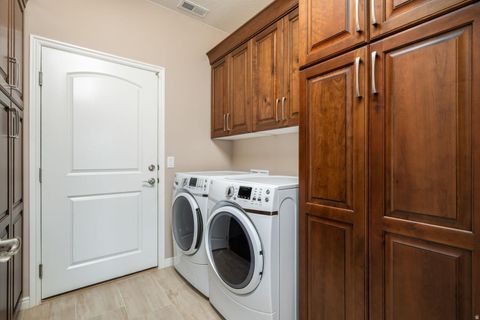 Tiny photo for 1427 W GRAPEVINE DR, Saint George, UT 84790 (MLS # 2139653)