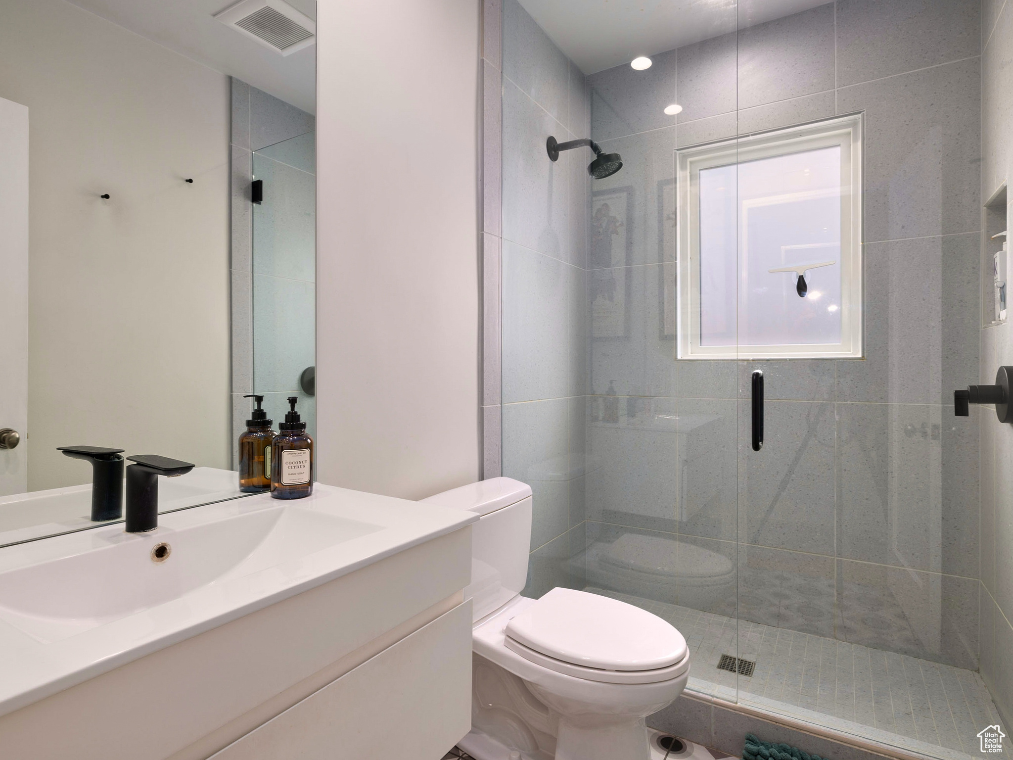 Salt Lake City, Utah 84109, United States, 4 Bedrooms Bedrooms, ,2 BathroomsBathrooms,Residential,Pending,1988