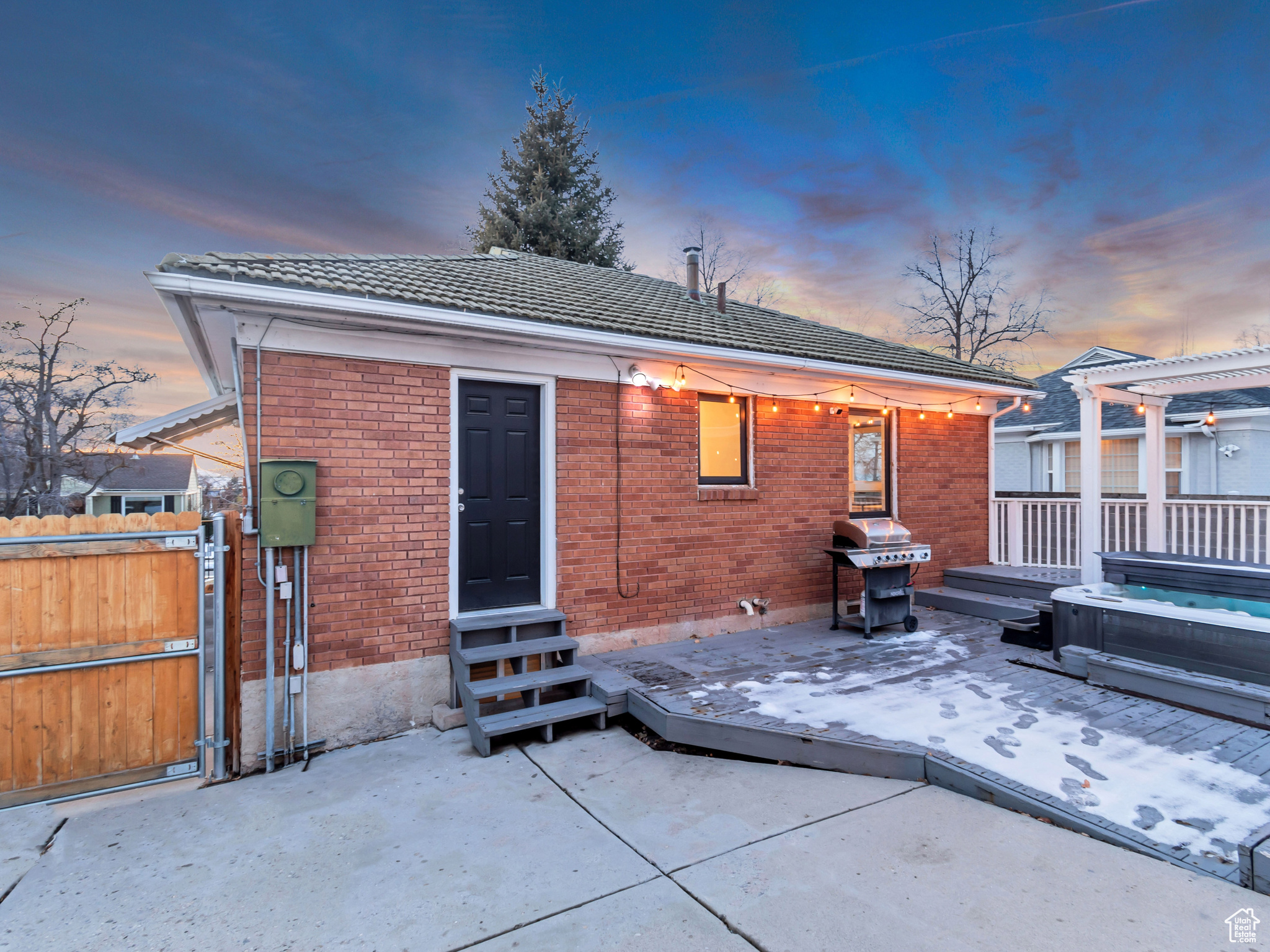 Salt Lake City, Utah 84109, United States, 4 Bedrooms Bedrooms, ,2 BathroomsBathrooms,Residential,Pending,1988