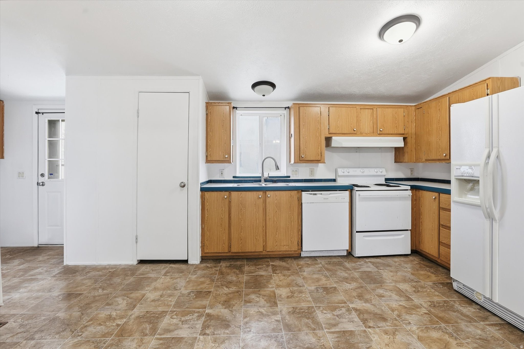 T & C HOMES - Residential