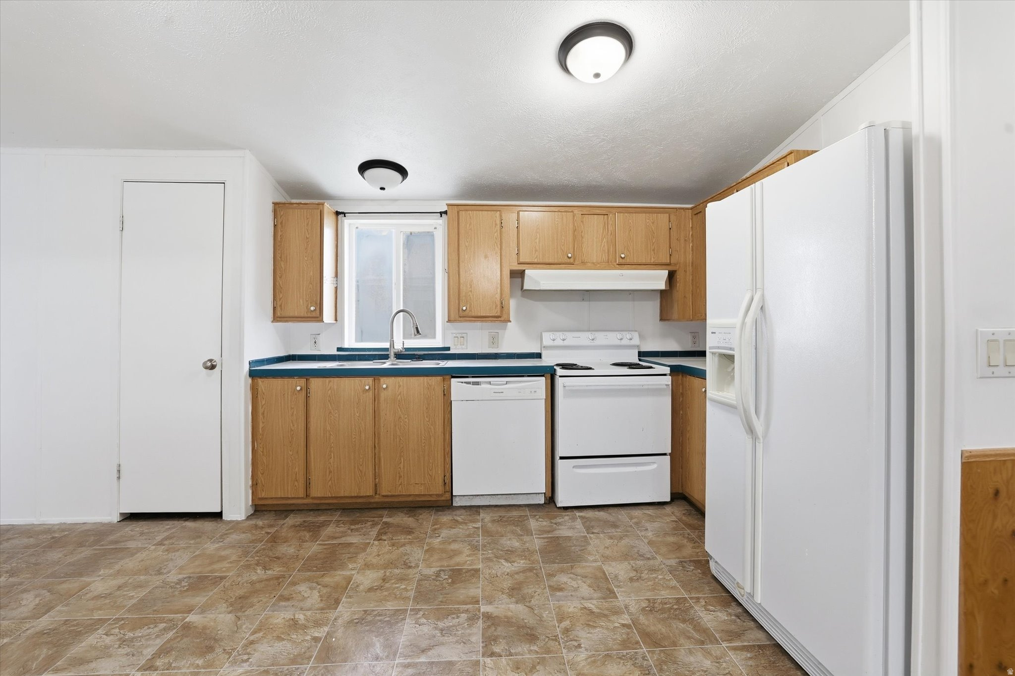 T & C HOMES - Residential