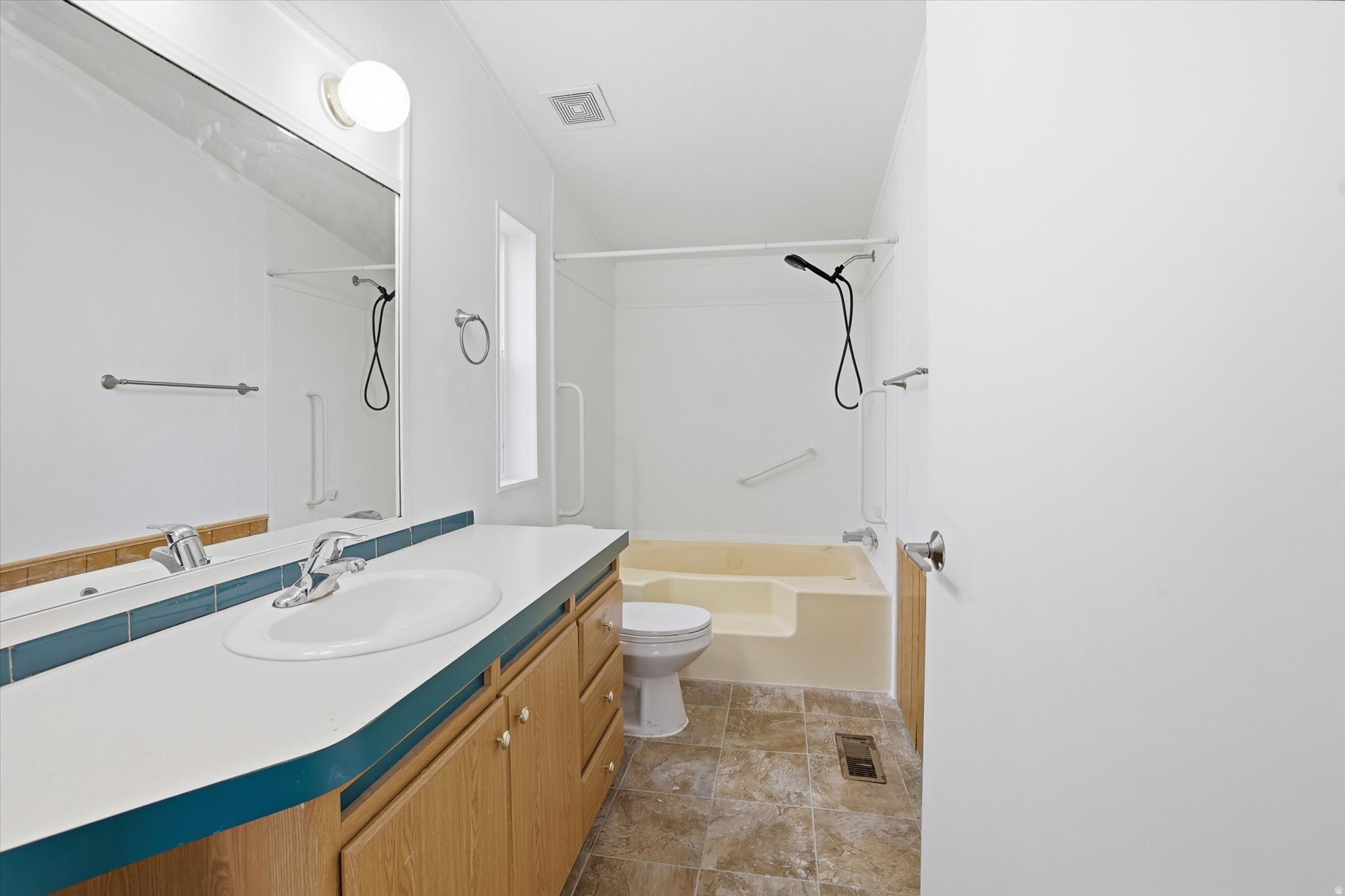 T & C HOMES - Residential